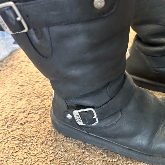 Ugg genuine leather winter boots black. Size 10.  Sheepskin lining F3010D. - Picture 4 of 14